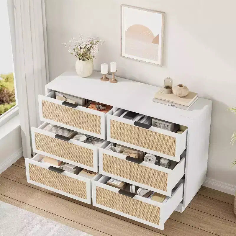 Commode en rotin avec tiroirs