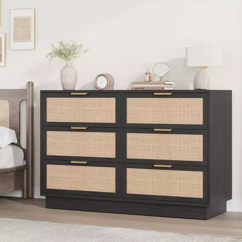 Commode en rotin avec tiroirs